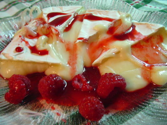brie com molho chipotle de framboesa
