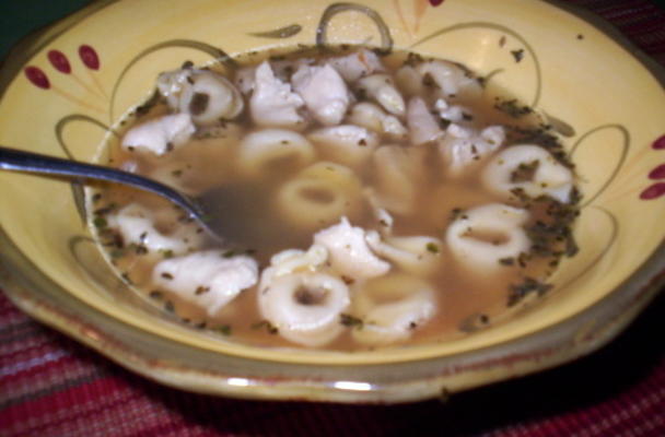 sopa de frango e tortellini