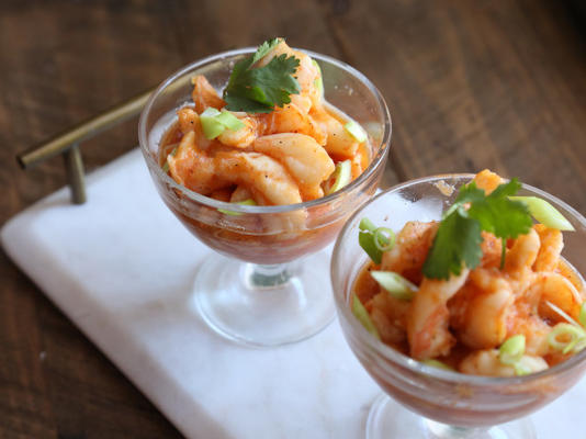 ceviche de camarão equatoriano com laranjas