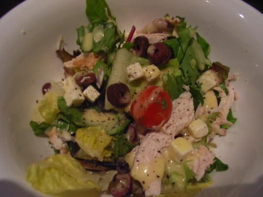 salada grega picada com frango