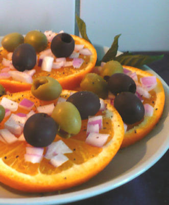 salada de laranja, cebola e azeitona (munkaczina)