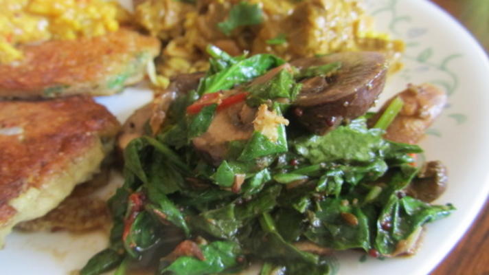 curry de folhas verdes com cogumelos (vegan)