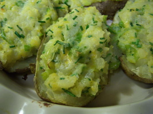 batatas assadas duas vezes com alho-poró