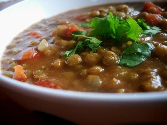 panela de barro sopa de lentilha ao curry