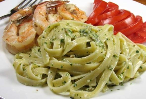 fettuccine com molho pesto