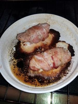 costeletas de porco recheado com cream cheese envolto em bacon