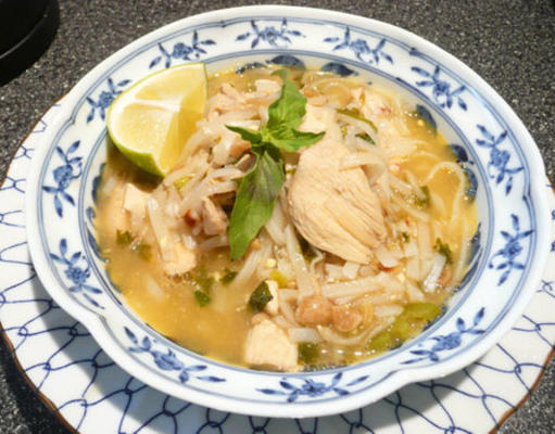 pho ga (sopa de macarrão de frango)