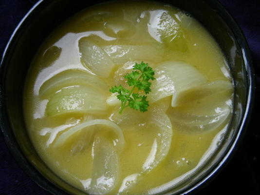 sopa de cebola e alho assada com baixo teor de gordura