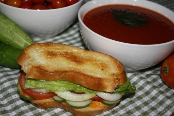 sanduíches de queijo veggie esmagados