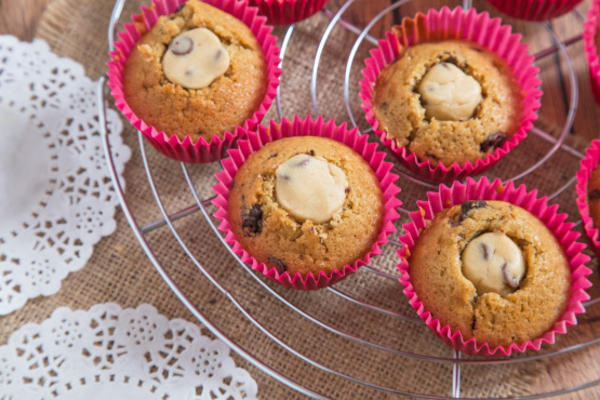 bolinhos de massa de biscoito de chocolate