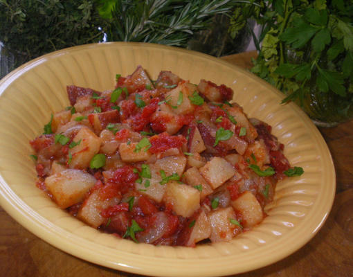 salada de batata estilo redskin com tomate e alho
