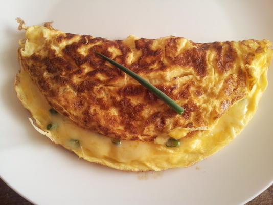 queijo e cebolinha omelete