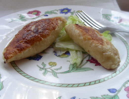 ruskie pierogi (pierogi com queijo e recheio de batata)