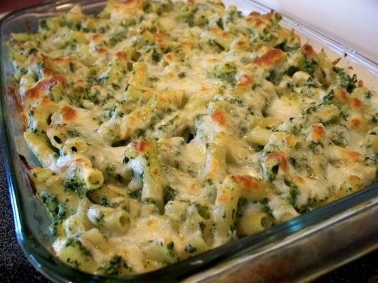 rigatoni cozido com espinafre, ricota e fontina