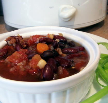 sopa de panela lenta mexicana preta e vermelha