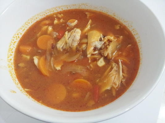 sopa de frango porto-riquenho