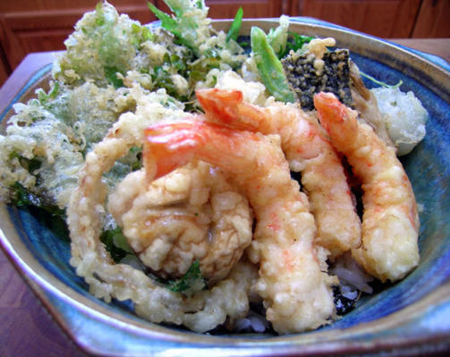 tempura donburi - tendão - tigela de arroz tempurá