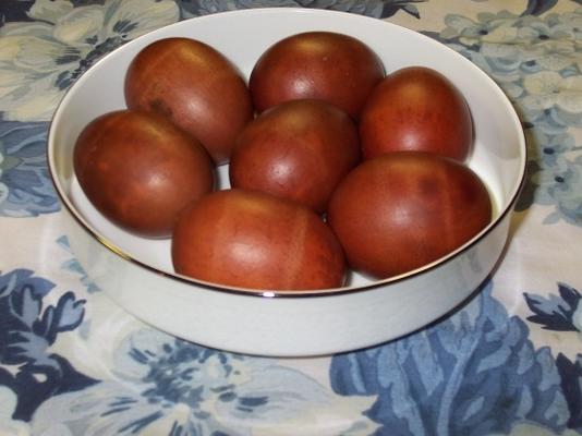 ovos de páscoa de casca de cebola