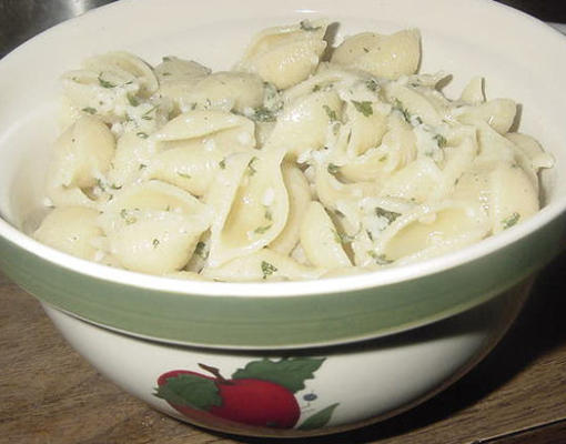 macarrão com manteiga de alho