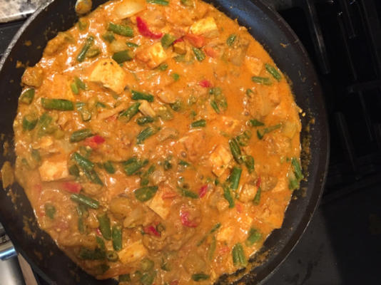 curry vermelho com tofu e legumes