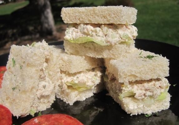 sanduíche de salada de atum caseiro