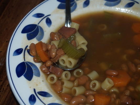 sopa minestrone de porco e feijão