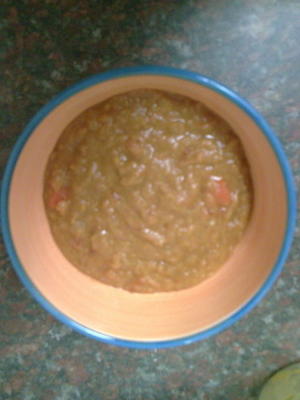 sopa de lentilha ao curry com cenouras
