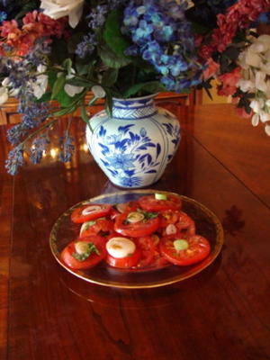 tomates marinados com cebolas