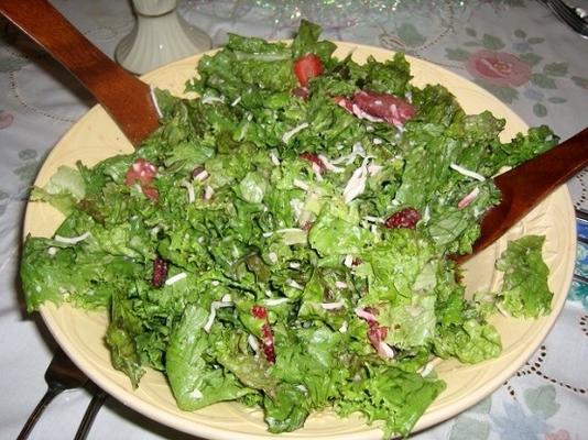 salada de morango com molho de sementes de papoula