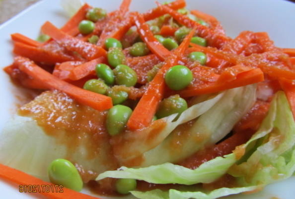 salada japonesa com molho de soja de gengibre