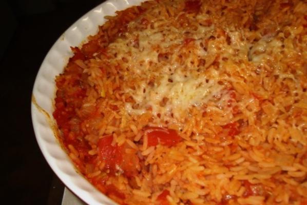 Arroz assado com queijo e tomate