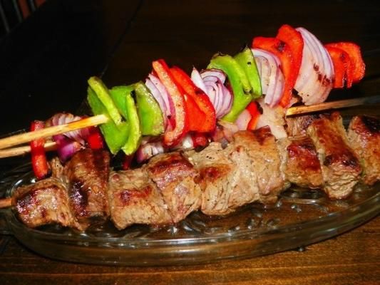 espetinhos de carne macia (shashlik)