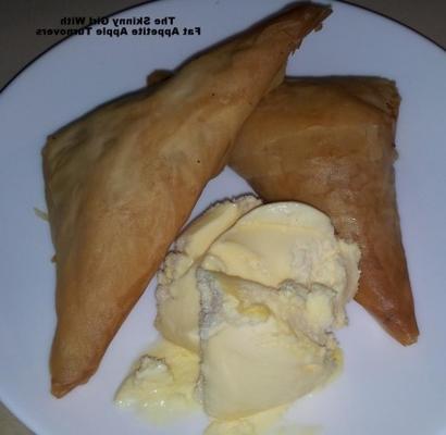 a menina magra com volumes de maçã de apetite gordo
