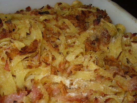 schinkenfleckerln (caçarola de macarrão com presunto)