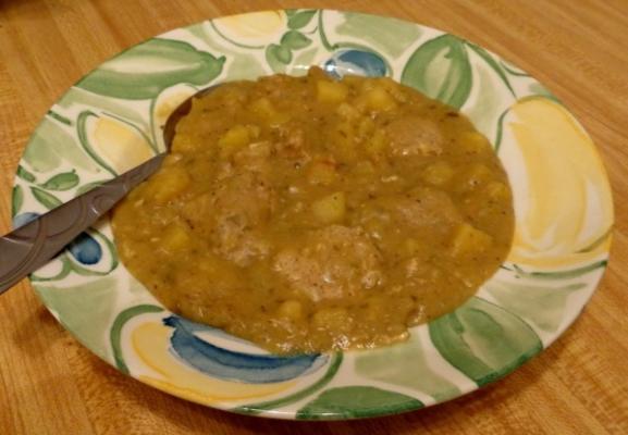 almôndegas de frango indiano e guisado de lentilha