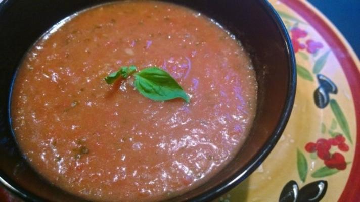 sopa de manjericão tomate jardim fresco