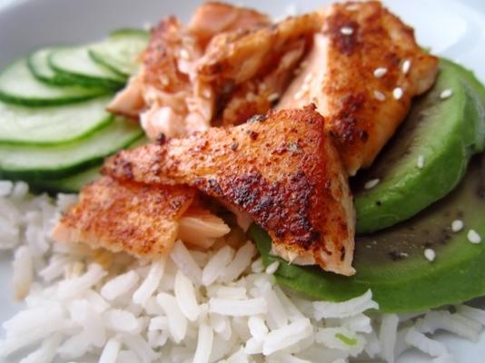 salada de arroz rolo califórnia