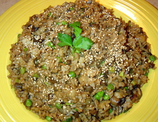 arroz frito com cogumelos (estilo teppanyaki)