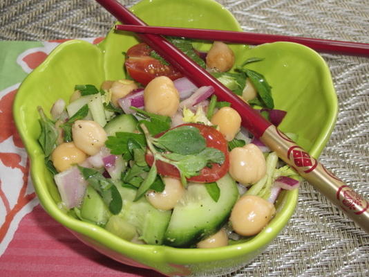 salada de ervilha e grão de bico