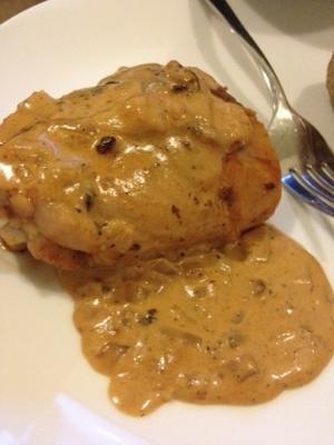 páprica huhn (frango em molho de páprica).