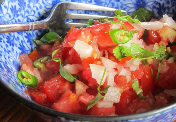 cachumbar (tomate, cebola e salada de gengibre)