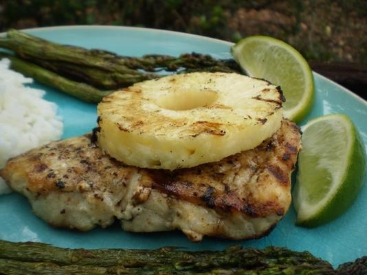 mahi mahi alla griglia com sugo d 'ananas