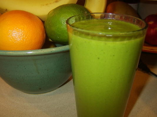 ritual de desintoxicação diária 2: smoothie verde de substituição de refeição de café da manhã