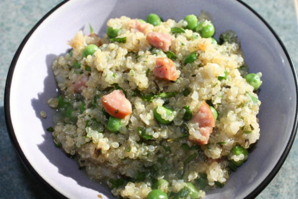 quinoa com ervilhas e salsicha