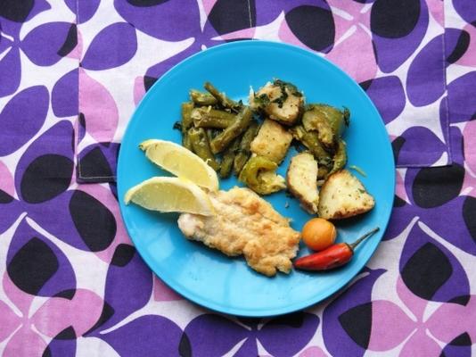 peixe com manjericão e legumes assados ​​com limão