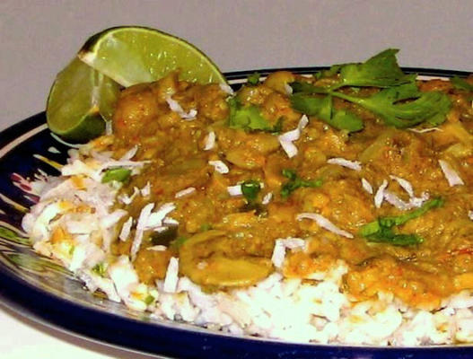 couve-flor curry sobre perfumado arroz basmati indiano