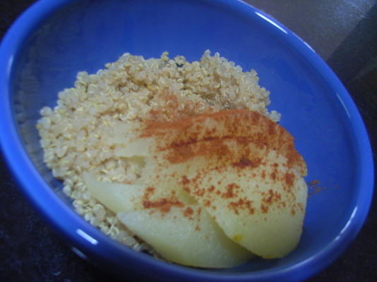 quinoa com pêra de canela cozida
