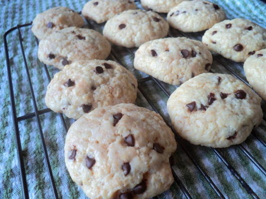 segure os biscoitos de chocolate com margarina