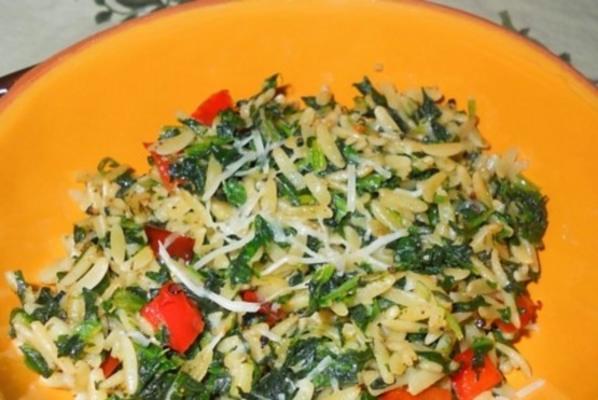 orzo com espinafre e pimenta vermelha