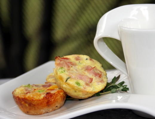 picadas de quiche de presunto e queijo sem glúten